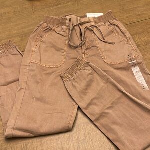 American Eagle jogging joggers.